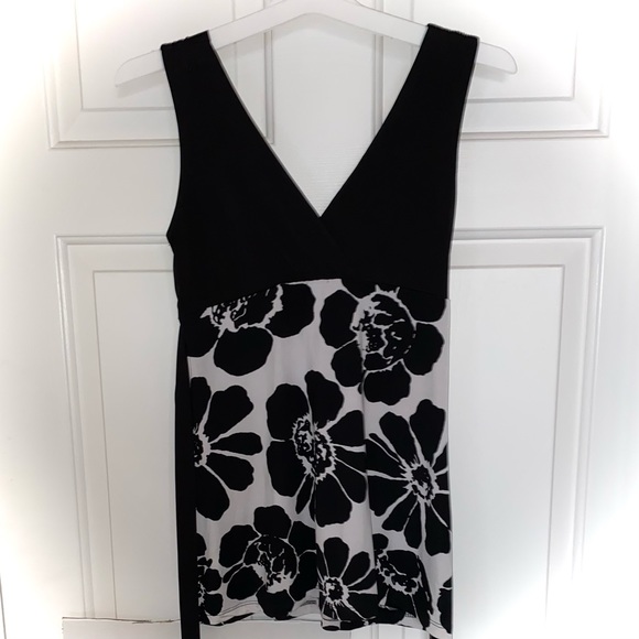 Tops - BW floral blouse